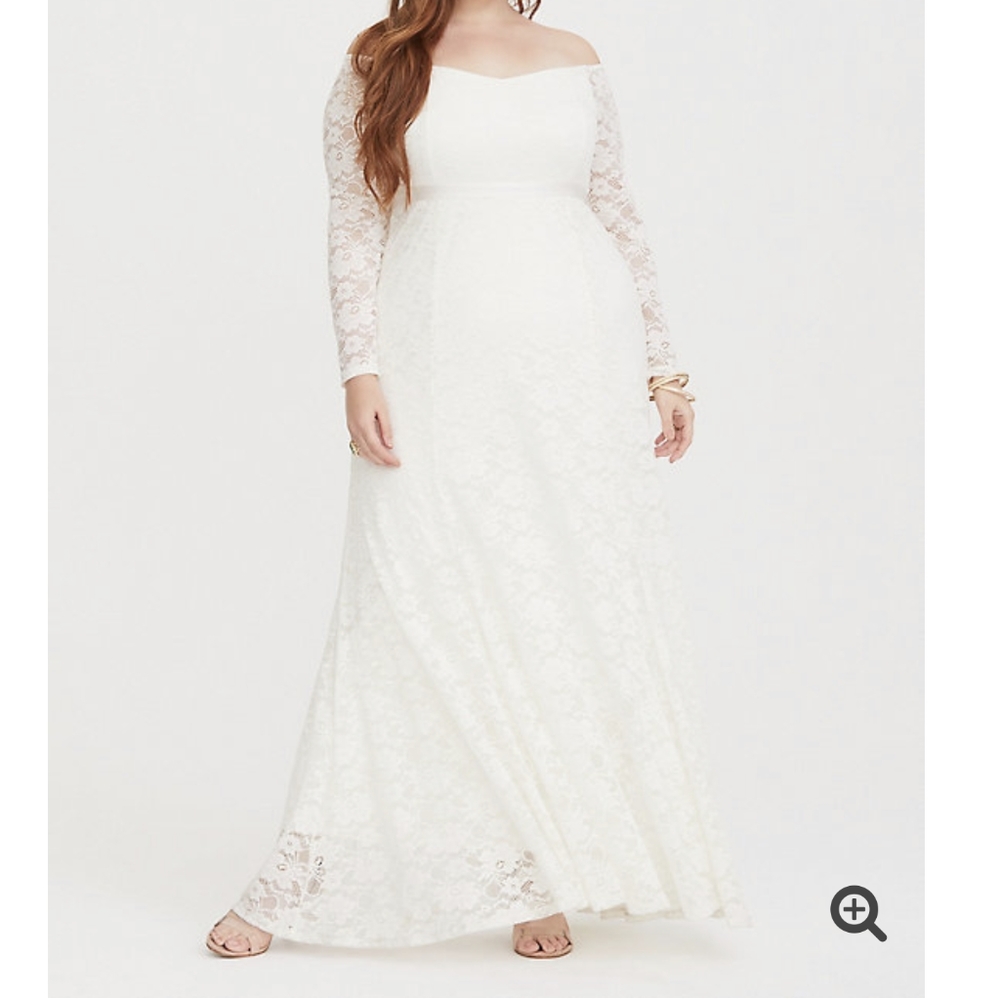 NWT Torrid Gorgeous lace wedding/prom dress